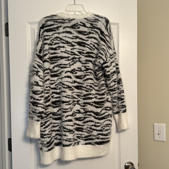 Mudd Fuzzy Zebra Cardigan with Pockets - Picture 6 of 8